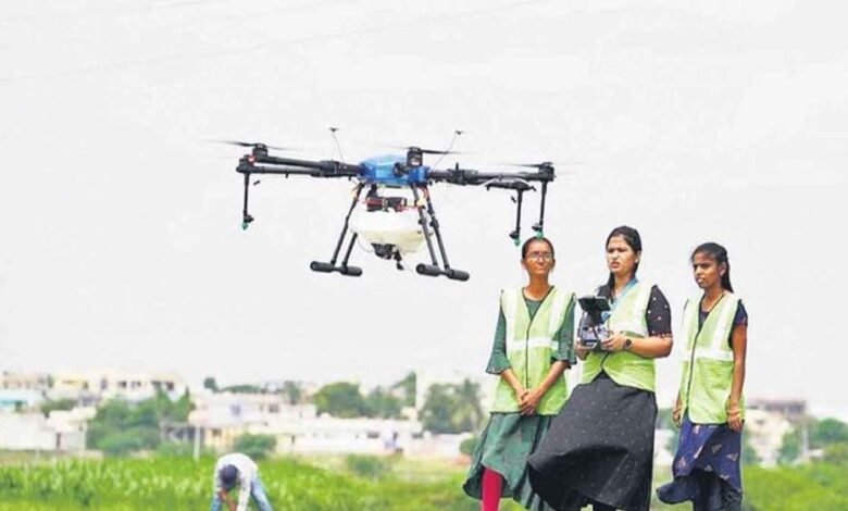 आधुनिक-खेती-में-महिलाओं-का-बढ़ता-कदम,-आगर-की-रीना-बनीं-ड्रोन-सखी,-ड्रोन-तकनीक-से-बदली-तस्वीर