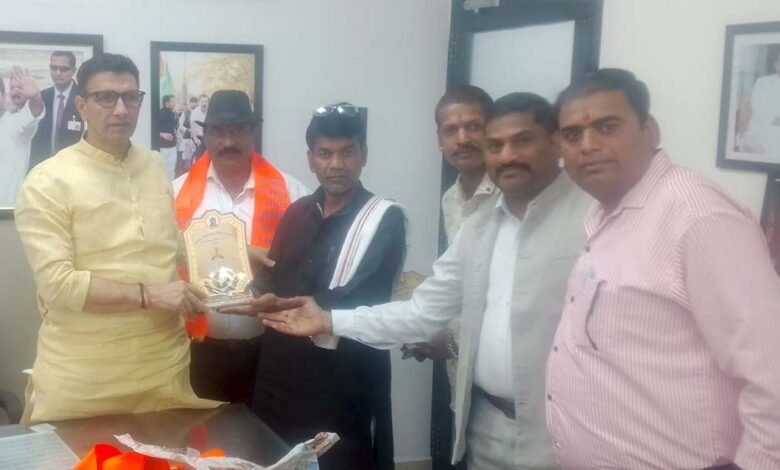 अधिमान्य-पत्रकार-नेतृत्व-समिति-के-द्वारा-जीतू-पटवारी-से-की-मुलाकात