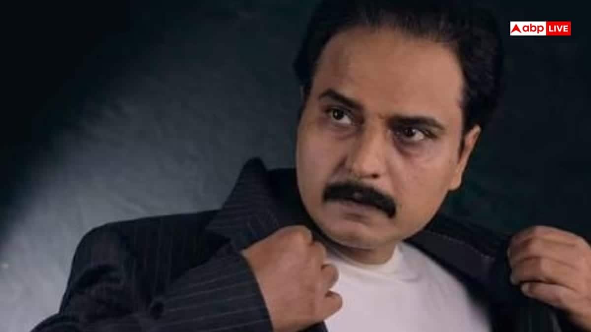 असल-जिंदगी-में-कितने-पढ़े-लिखे-हैं-धुरंधर-2-के-बड़े-साहब,-जानें-उनके-पास-कितनी-डिग्रियां?