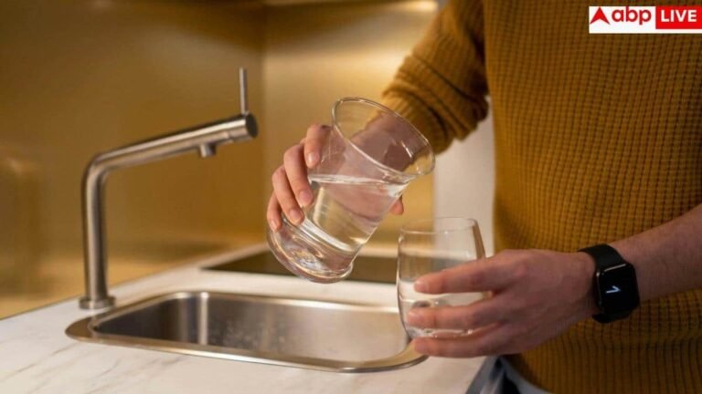 constipation-relief-tips:-क्या-सुबह-सुबह-पानी-पीने-से-सच-में-बन-जाता-है-प्रेशर,-कितनी-सच-है-यह-बात?