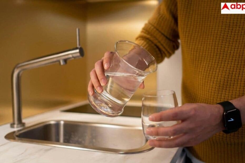 constipation-relief-tips:-क्या-सुबह-सुबह-पानी-पीने-से-सच-में-बन-जाता-है-प्रेशर,-कितनी-सच-है-यह-बात?