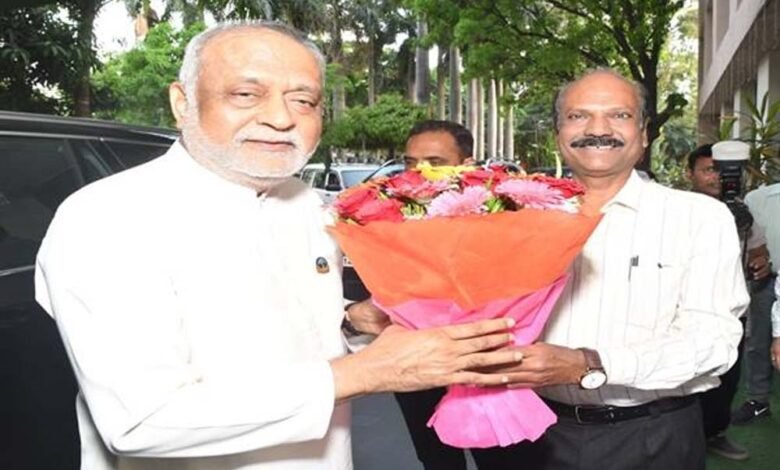 पुलिस-कर्मियों-की-मानसिक-मजबूती-पर-फोकस,-भोपाल-ऑफिसर्स-मेस-में-योग-एवं-ध्यान-सत्र-आयोजित