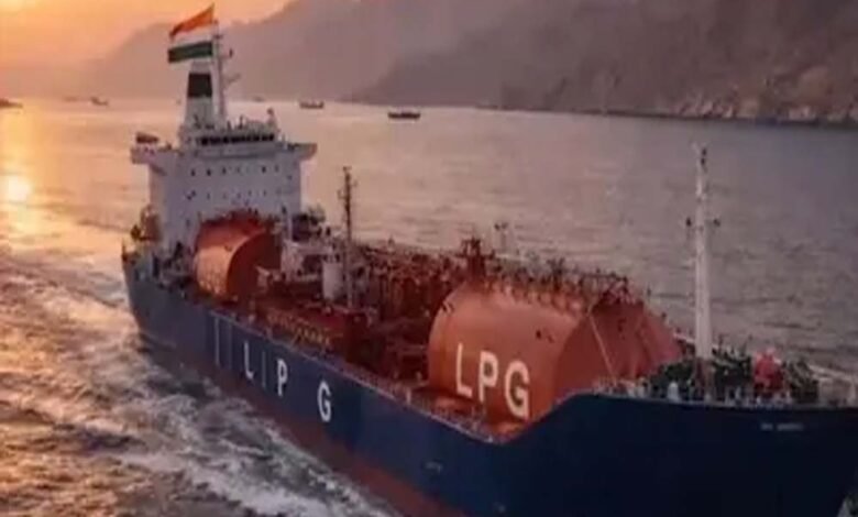 3-से-4-दिन-में-बंदरगाहों-तक-पहुंचेगा-तेल-गैस’,-होर्मुज-पर-अमेरिकी-अधिकारी-का-अहम-बयान