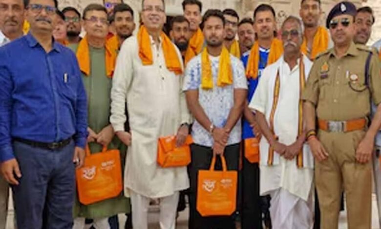 ऋषभ-पंत-ने-lucknow-super-giants-संग-राम-मंदिर-में-टेका-माथा,-ipl-से-पहले-जीत-की-मांगी-दुआ