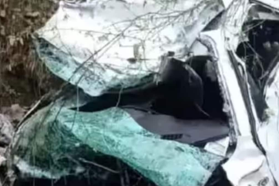 डलहौजी-में-भयानक-हादसा!-सैलानियों-की-गाड़ी-गहरी-खाई-में-गिरी,-3-की-हुई-मौत