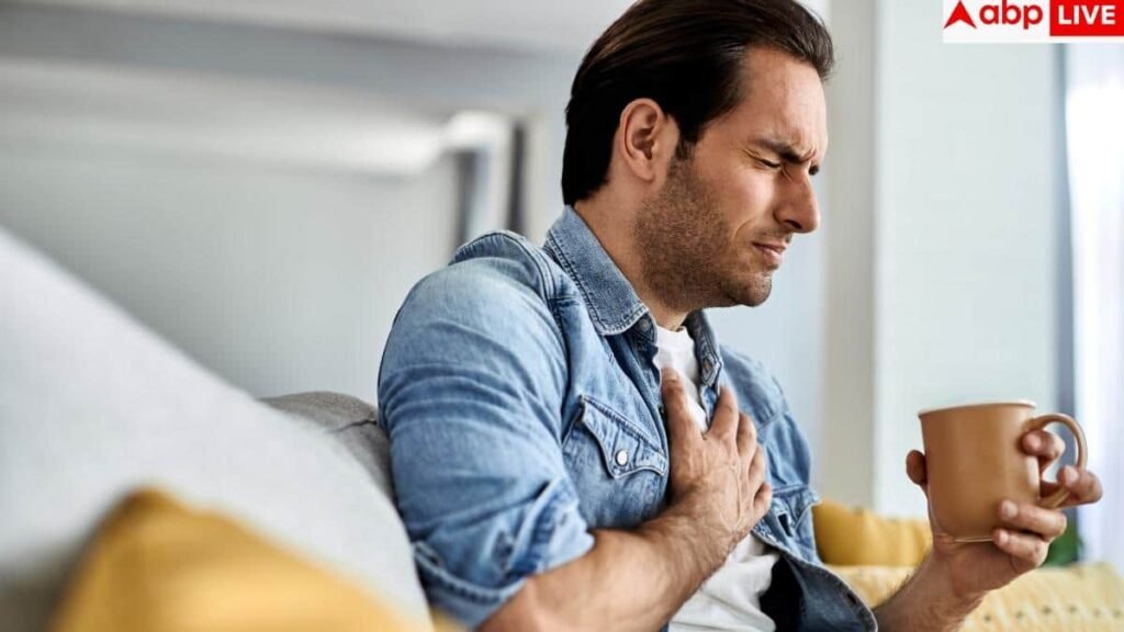 chest-pain-at-night:-रात-के-वक्त-सीने-में-तेज-दर्द-होना-कितना-खतरनाक,-डॉक्टर-से-जानें-ऐसा-होने-पर-क्या-करें?