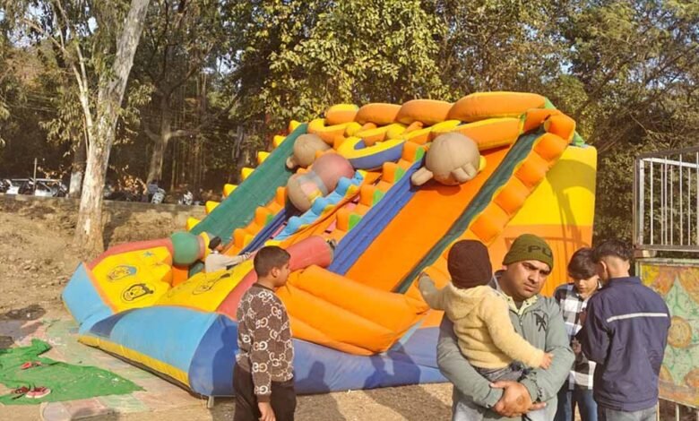 गुना-मेले-में-हादसा:-तेज-हवा-से-उड़ा-‘मिकी-माउस’-झूला,-मासूम-की-हालत-गंभीर