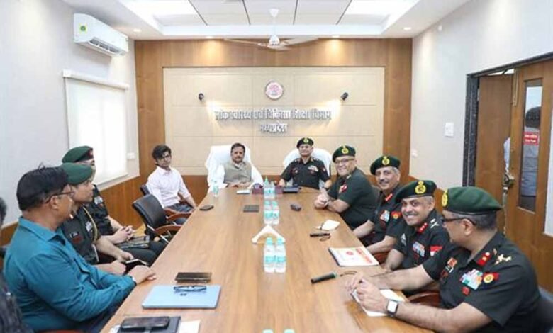 उप-मुख्यमंत्री-शुक्ल-से-थल-सेना-प्रमुख-जनरल-उपेन्द्र-द्विवेदी-ने-की-सौजन्य-भेंट