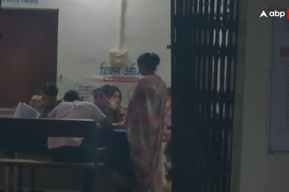 mp-news:-असिस्टेंट-प्रोफेसर-ने-बस-में-महिला-से-की-छेड़छाड़,-अश्लील-हरकत-का-वीडियो-वायरल,-केस-दर्ज