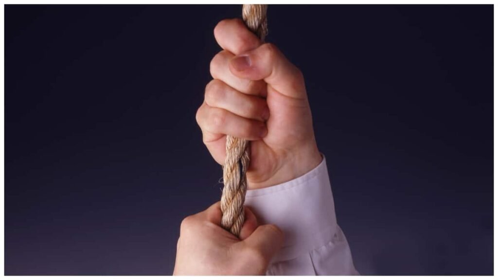 fatehpur-news:-क्लर्क-ने-की-खुदकुशी-की-कोशिश,-dios-और-बीजेपी-नेता-पर-लगे-गंभीर-आरोप