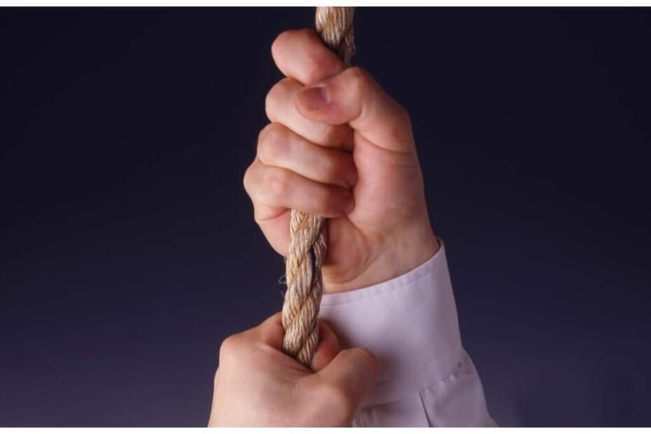 fatehpur-news:-क्लर्क-ने-की-खुदकुशी-की-कोशिश,-dios-और-बीजेपी-नेता-पर-लगे-गंभीर-आरोप