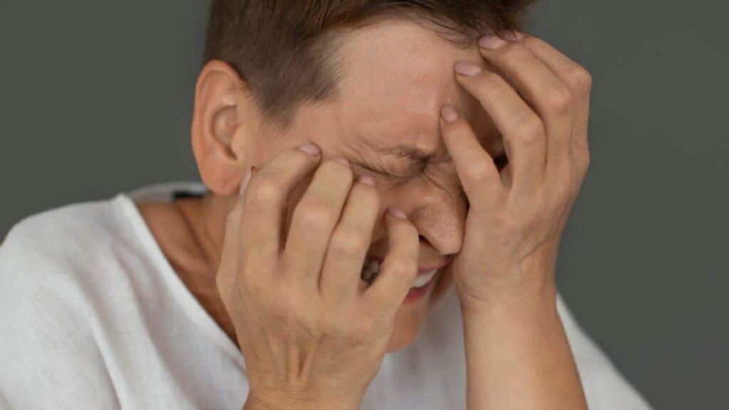 stroke-risk:-सावधान!-स्ट्रोक-आने-से-हफ्तों-पहले-शरीर-देता-है-ये-5-वॉर्निंग-सिग्नल,-न-करें-नजरअंदाज