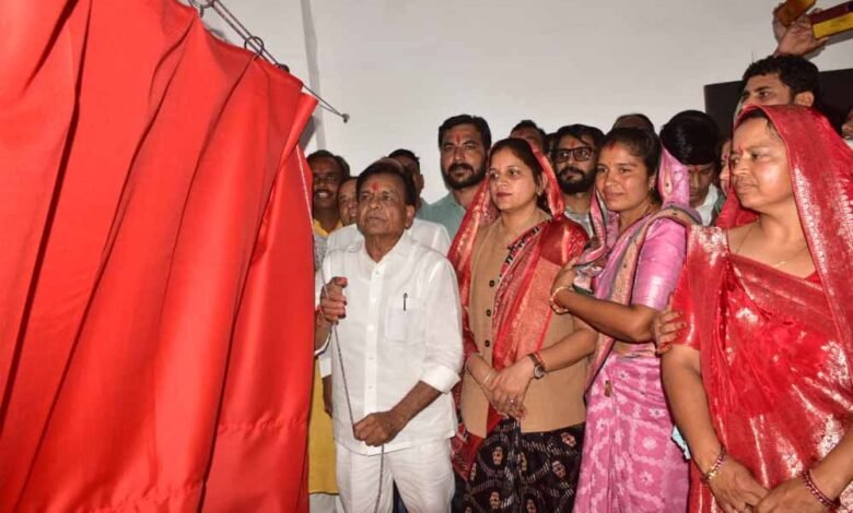 मांगलिक-भवनों-का-निर्माण-गुणवत्ता-के-साथ-समय-सीमा-में-करें-पूर्ण-:-उप-मुख्यमंत्री-देवड़ा