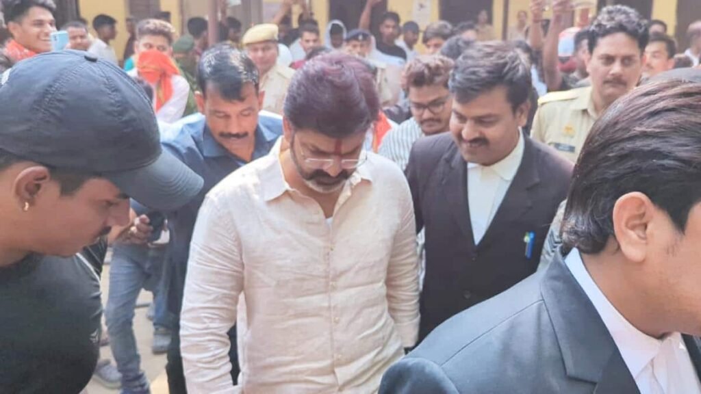 तलाक-के-केस-में-कोर्ट-पहुंचे-पावरस्टार-पवन-सिंह,-जज-से-कहा-‘मैं-ज्योति-के-साथ…’