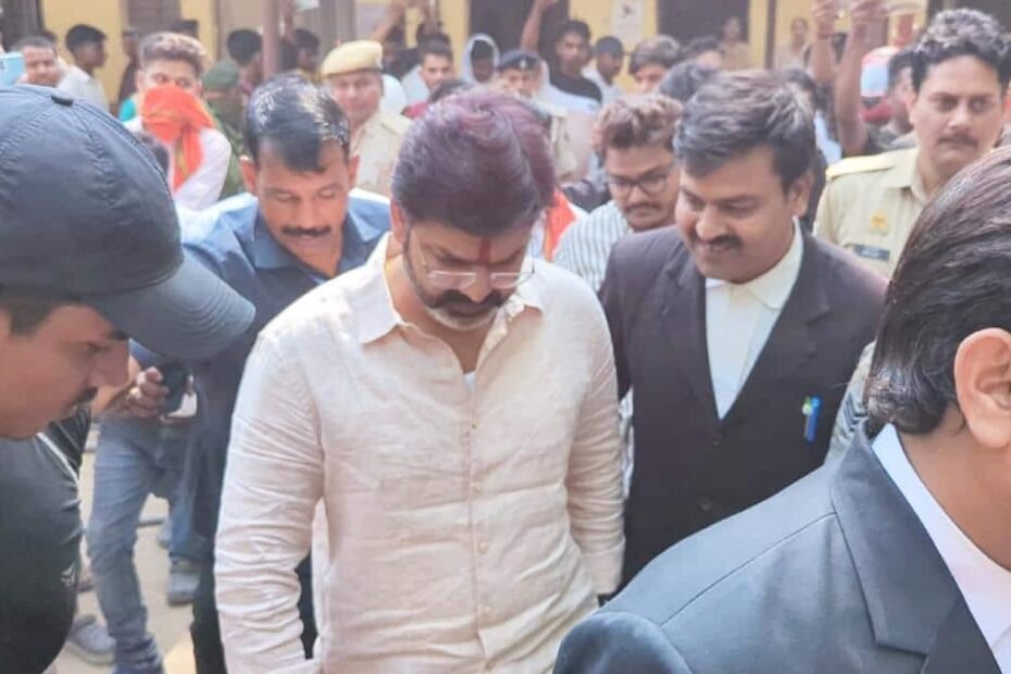 तलाक-के-केस-में-कोर्ट-पहुंचे-पावरस्टार-पवन-सिंह,-जज-से-कहा-‘मैं-ज्योति-के-साथ…’