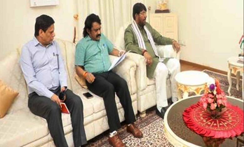 राज्यपाल-पटेल-मुख्‍यमंत्री-दुधारू-पशु-प्रदाय-योजना-के-हितग्राहियों-को-पशुओं-की-देंगे-सौगात