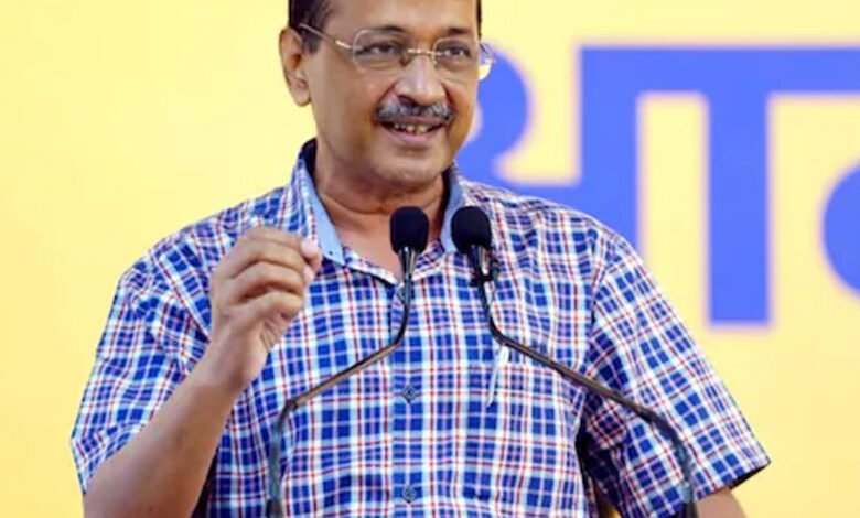 गुजरात-चुनाव-से-पहले-बड़ा-दांव:-केजरीवाल-बोले-सरकार-बनी-तो-महिलाओं-को-मिलेंगे-₹1000-हर-महीने