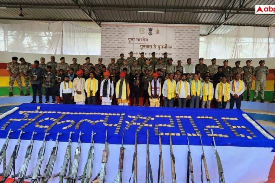 लाल-दहशत-का-आखिरी-सलाम!-बस्तर-में-माओवाद-की-कमर-टूटी,-पापा-राव-समेत-18-नक्सलियों-ने-डाले-हथियार