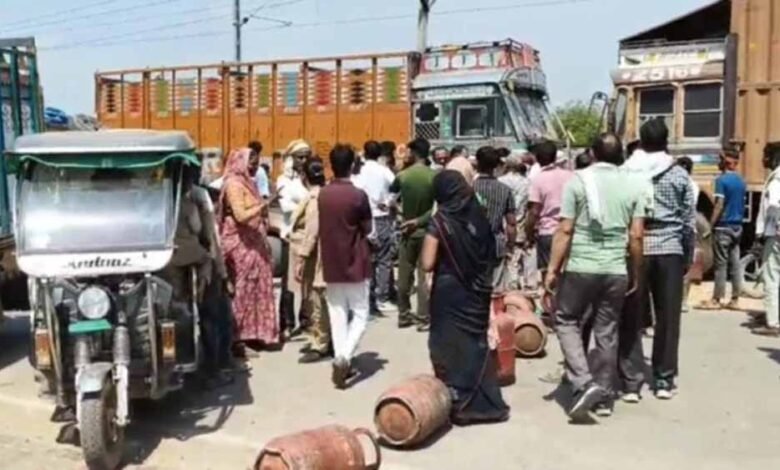 गैस-नहीं-तो-सड़क-जाम!-मुरैना-में-lpg-की-किल्लत-पर-लोगों-का-उग्र-प्रदर्शन