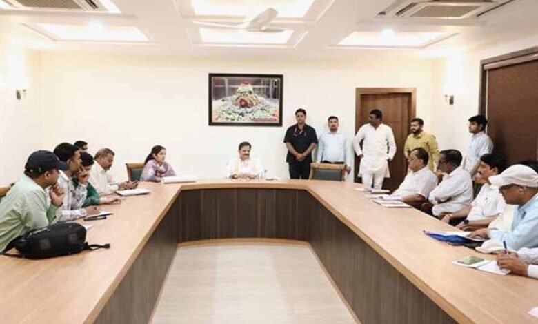 उप-मुख्यमंत्री-शुक्ल-ने-हिनौती-गौधाम-के-निर्माण-कार्यों-की-समीक्षा-की