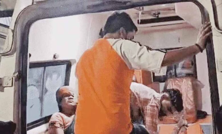 छिंदवाड़ा-में-भीषण-सड़क-हादसा:-cm-कार्यक्रम-से-लौट-रही-बस-पलटी,-3-की-मौत,-30+-घायल