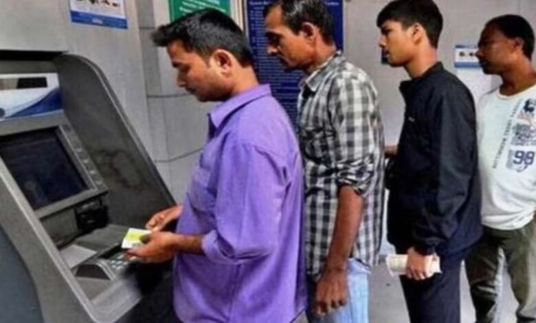 1-अप्रैल-से-लागू-होंगे-ये-5-बड़े-बदलाव:-lpg,-atm-से-लेकर-pan-तक,-हर-घर-और-जेब-पर-पड़ेगा-असर