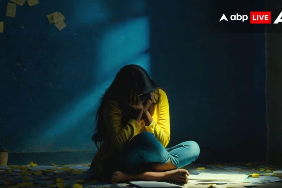 up-news:-ऑपरेशन-में-देरी-से-टूटा-सब्र,-बेटी-ने-गाजीपुर-मेडिकल-कॉलेज-की-तीसरी-मंजिल-से-कूदने-की-दी-धमकी