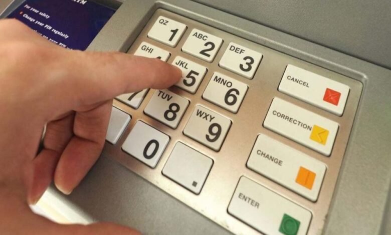 atm-rule-change:-1-अप्रैल-से-atm-से-पैसे-निकालना-होगा-महंगा,-बदल-रहे-हैं-ये-अहम-नियम