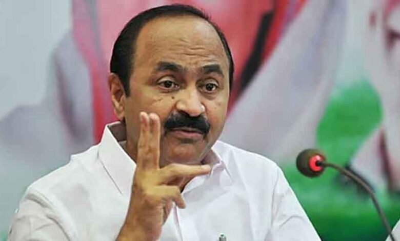 केरल-में-सियासी-घमासान:-कांग्रेस-नेता-सतीशन-पर-rss-से-सपोर्ट-मांगने-का-आरोप