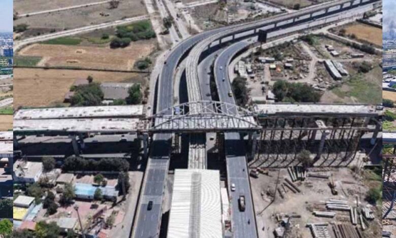 इंदौर-के-चौराहे-पर-23-मीटर-ऊंचाई-पर-लटका-400-टन-का-लोहा,-इंजीनियरिंग-का-अजूबा