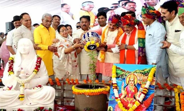 माँ-नर्मदा-के-आशीर्वाद-से-प्रदेश-में-बह-रही-है-विकास-की-नई-धारा-:-मुख्यमंत्री-डॉ.-यादव