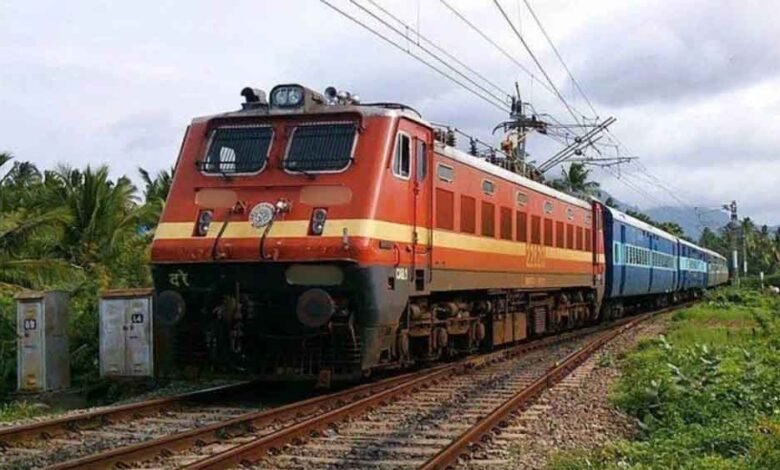 अब-और-तेज-दौड़ेगी-श्रीधाम-एक्सप्रेस,-एलएचबी-रैक-से-यात्रियों-को-मिलेगा-आरामदायक-सफर