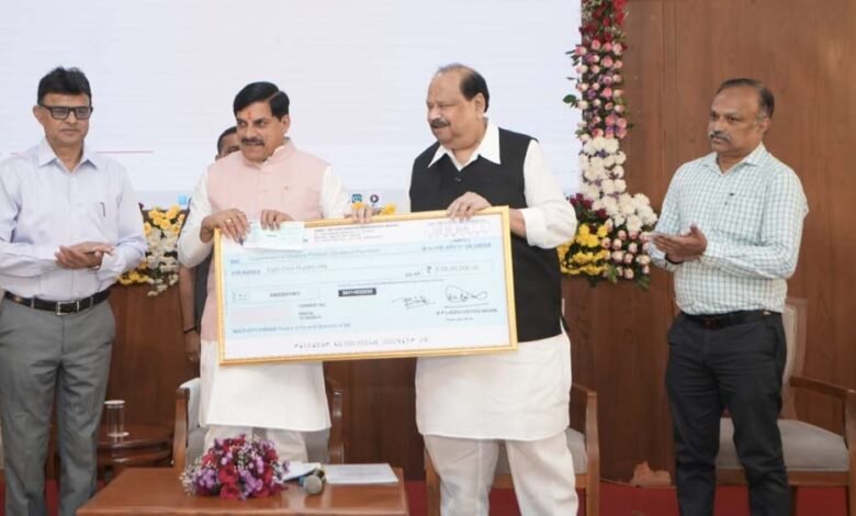 मध्यप्रदेश-लघु-उद्योग-निगम-लिमिटेड-द्वारा-मध्यप्रदेश-शासन-को-राशि-रू-8.00-करोड-का-लाभांश-भुगतान-किया-गया