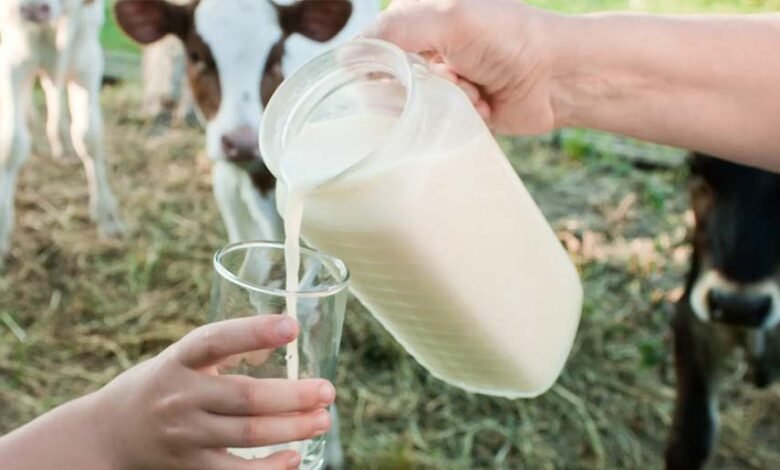 1-अप्रैल-से-4-रुपए-महंगा-मिलेगा-दूध,-पेट्रोल-डीजल-की-किल्लत-के-बाद-महंगाई-का-नया-असर