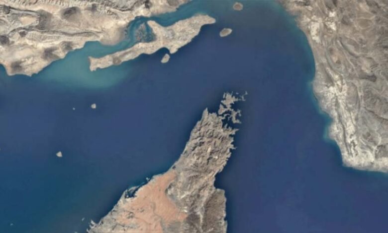 होर्मुज-जलडमरूमध्य-में-अब-ईरान-वसूलेगा-टोल,-संसद-ने-कानून-पर-लगाई-मुहर,-us-इजरायली-जहाजों-पर-बैन