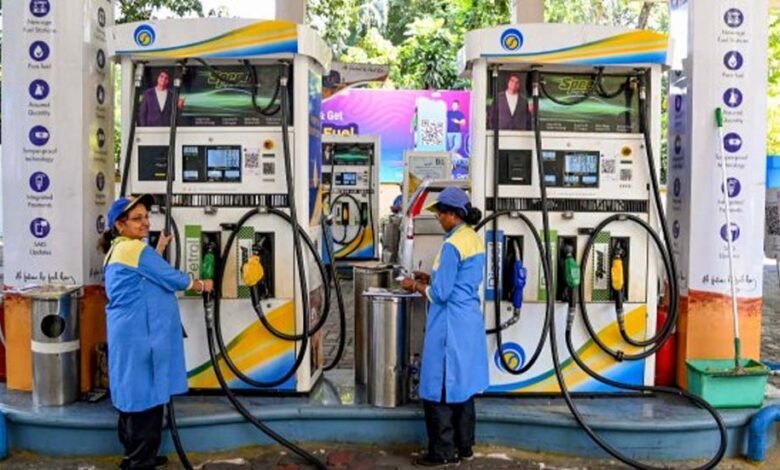 महंगाई-का-बड़ा-झटका:-प्रीमियम-पेट्रोल-डीजल-के-दाम-बढ़े,-घर-से-निकलने-से-पहले-चेक-करें