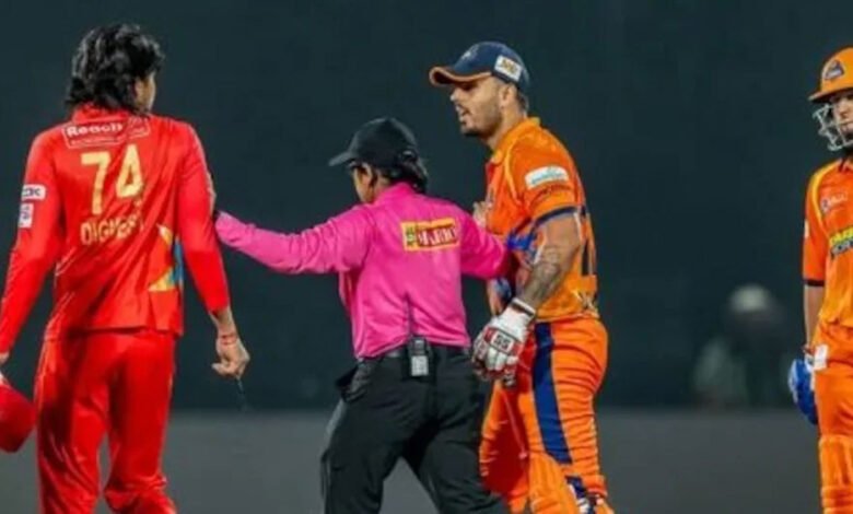 ipl-के-मैदान-पर-ऋषभ-पंत-बने-‘शांतिदूत’,-नीतीश-राणा-और-दिग्वेश-राठी-की-पुरानी-दुश्मनी-खत्म,-वीडियो-वायरल