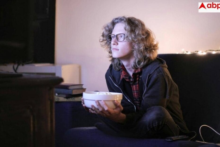 blue-light-effects-on-sleep:-सिर्फ-मोबाइल-छोड़ना-काफी-नहीं,-आपका-लैपटॉप-और-ऑफिस-की-‘सफेद-रोशनी’-भी-छीन-रही-है-नींद