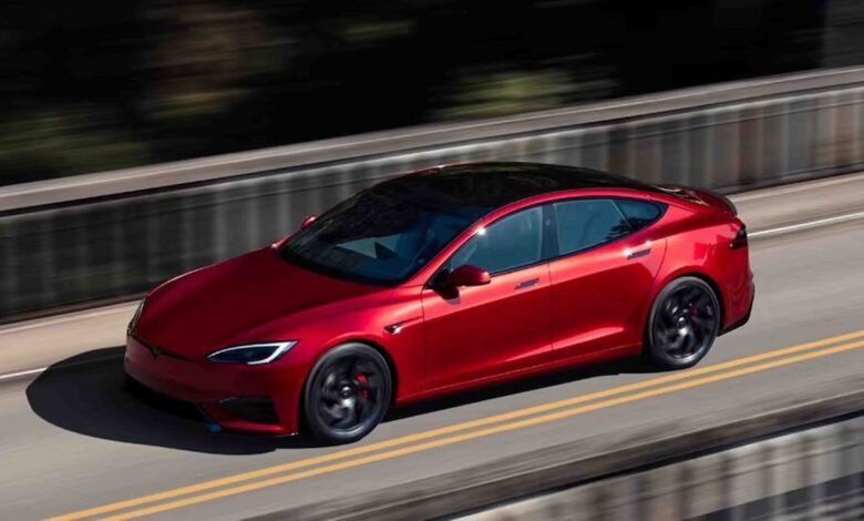 14-साल-के-सफर-के-बाद-टेस्ला-मॉडल-एस-और-एक्स-की-विदाई,-अब-रोबोटैक्सी-और-ऑटोनोमस-कारों-पर-होगा-फोकस