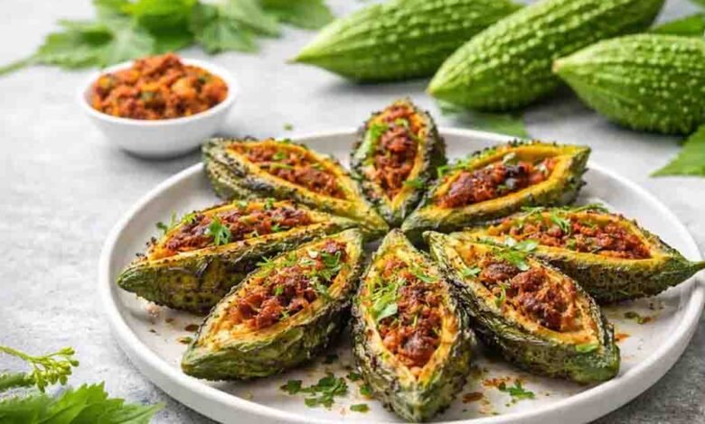 गर्मियों-में-सेहत-का-सुपरफूड-है-भरवां-करेला-और-इस-खट्टी-मीठी-रेसिपी-से-कड़वाहट-होगी-पूरी-तरह-खत्म