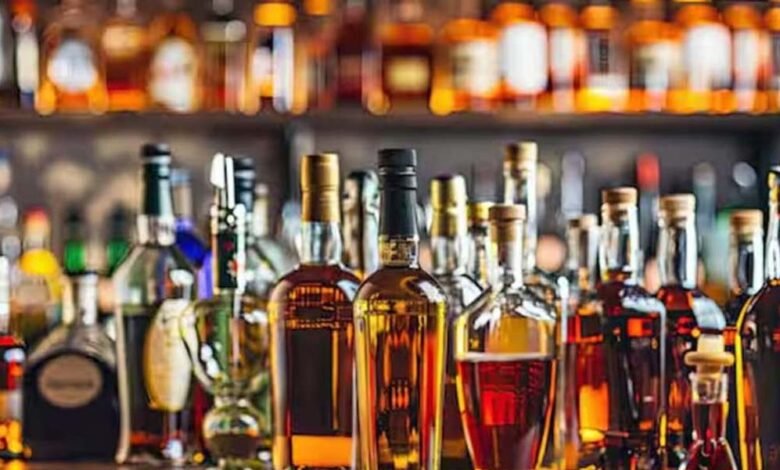 शराब-दुकानों-की-12वें-चरण-की-नीलामी-कल,-पांच-हजार-करोड़-का-राजस्व-जुटाएगा-आबकारी-विभाग