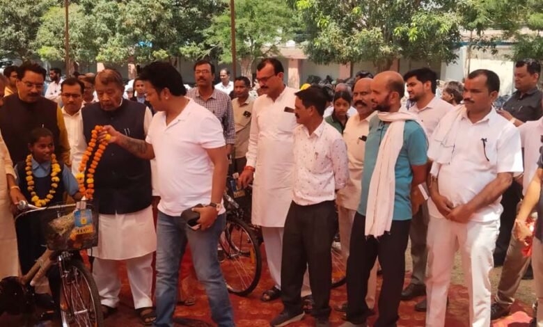 शैक्षणिक-सत्र-के-द्वितीय-दिवस-भी-शासकीय-विद्यालयों-में-‘प्रवेश-उत्सव’-का-हुआ-आयोजन