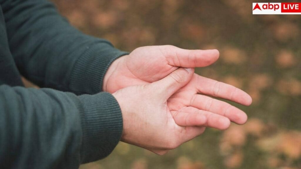 tingling-in-hands-causes:-क्या-आपके-हाथ-में-भी-होती-है-झुनझुनी-और-सुन्नपन,-जानें-किस-वजह-से-होता-है-ऐसा?