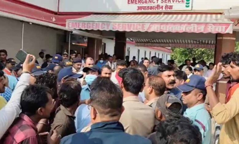 सतना-के-बिरला-अस्पताल-में-हंगामा,-ब्रेन-ट्यूमर-ऑपरेशन-के-बाद-महिला-के-पेट-पर-मिला-गहरा-चीरा