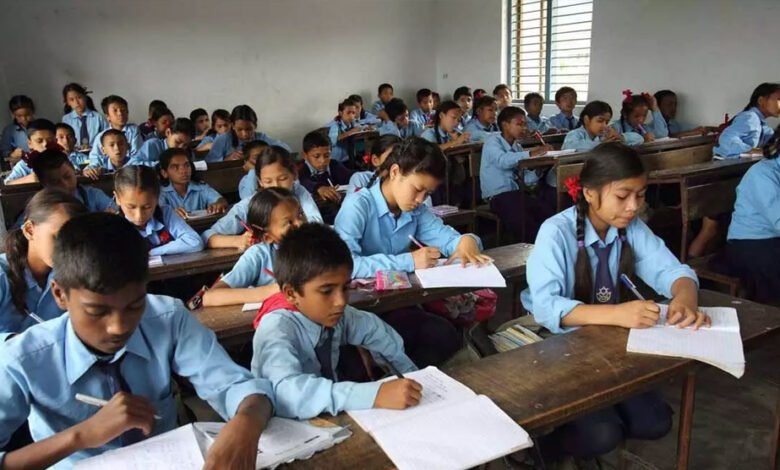 भोपाल-में-आज-अधिकारी-बने-शिक्षक,-102-सरकारी-स्कूलों-में-अफसरों-ने-ली-क्लास,-बच्चों-से-किया-संवाद