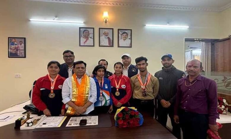 उप-मुख्यमंत्री-देवड़ा-से-पैरा-नेशनल-गेम्स-के-विजेता-खिलाड़ियों-ने-की-भेंट