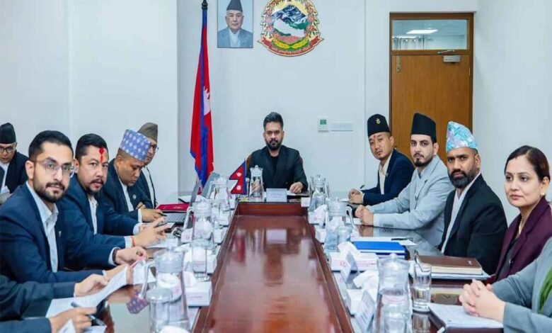 नेपाल-में-संकट-गहराया,-सरकार-ने-हफ्ते-में-दो-दिन-की-छुट्टी-का-ऐलान-किया