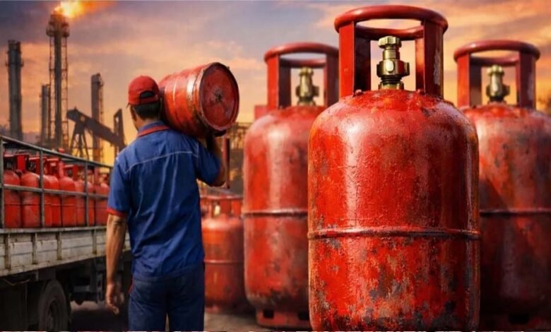 lpg-संकट-का-सरकार-ने-किया-हल,-‘छुटकू’-सिलेंडरों-की-सप्लाई-बढ़ाई,-आईडी-दिखाकर-ले-जाएं
