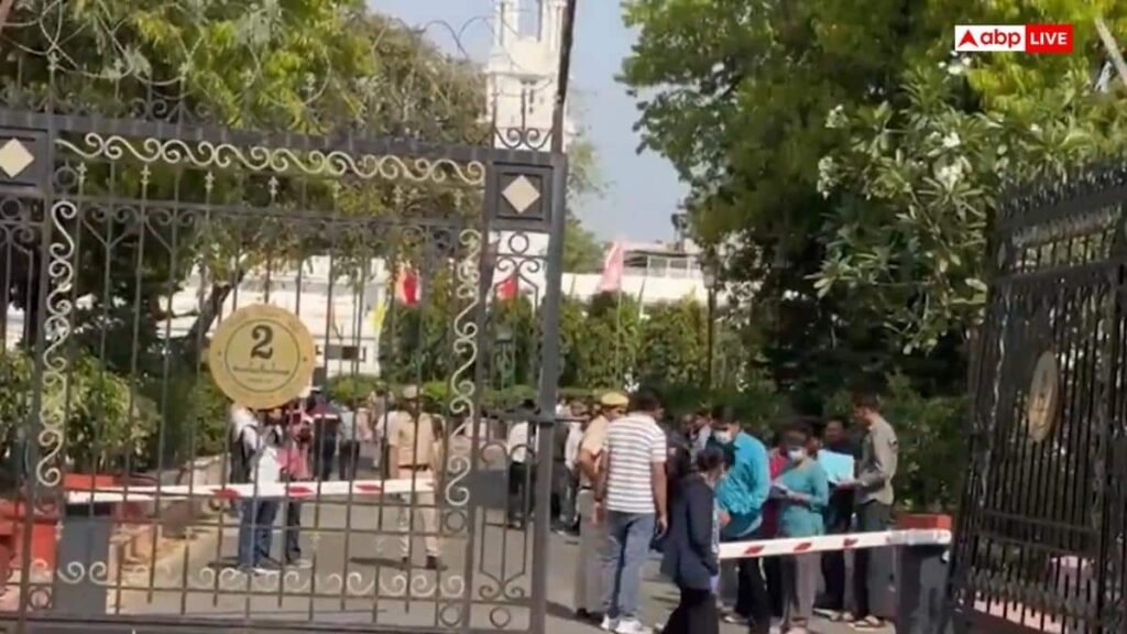 दिल्ली-विधानसभा-में-कार-घुसाने-का-मामला:-बम-धमकी-से-जुड़े-तार?-आरोपी-हिरासत-में