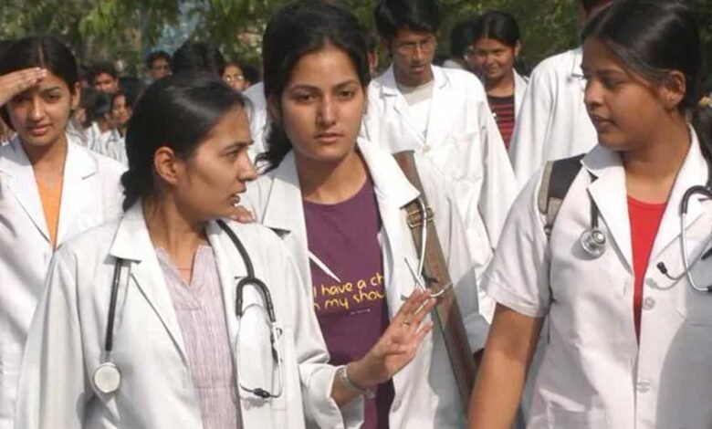 कैंसर-मरीजों-के-लिए-बड़ा-झटका,-pmjay-के-पैनल-से-300-डॉक्टर-बाहर,-जानें-कारण